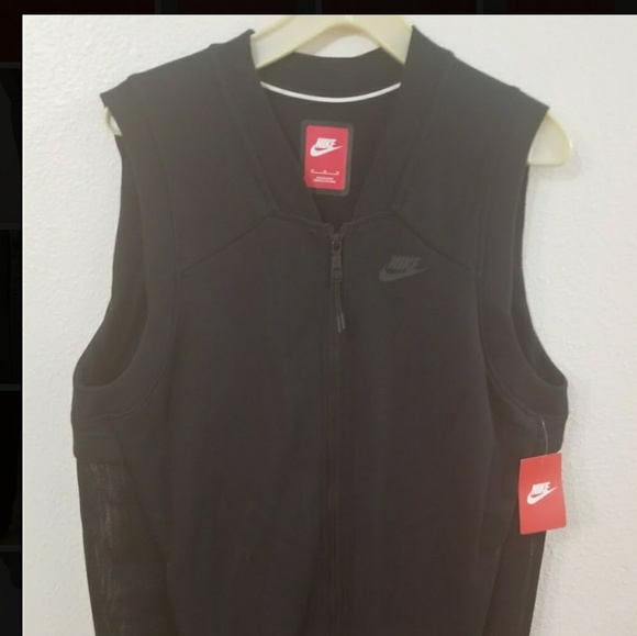 BRAND NEW W/TAGS - NIKE Black Vest - Picture 2 of 8